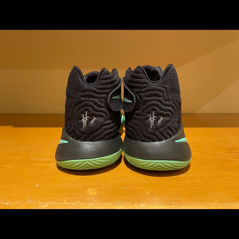 SOLD ✅✅ - Nike Kyrie 2 Green Glow - Size 8.5 - Picture 3 of 5